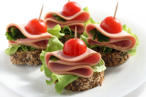 Canapé with meat